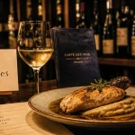 dionysos restaurant orléans : verre de vin et assiette de saison